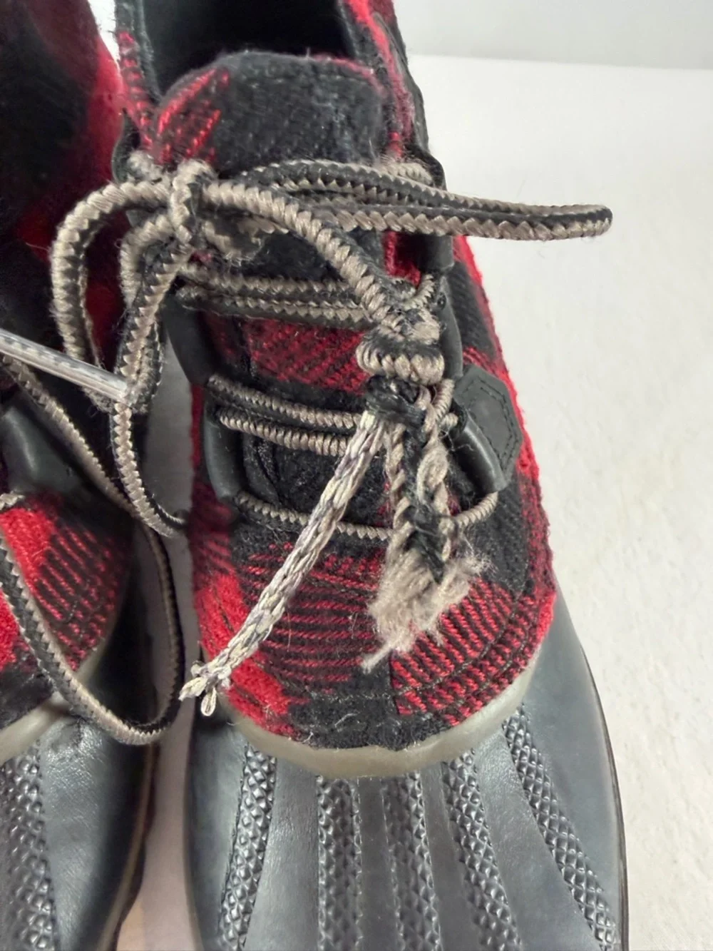Sorel Out ‘n About Buffalo Plaid Waterproof Boots in Black Red Size‎ 6